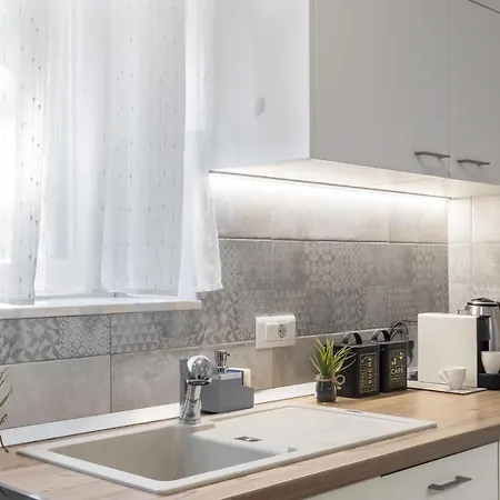 Apartment Cool Split