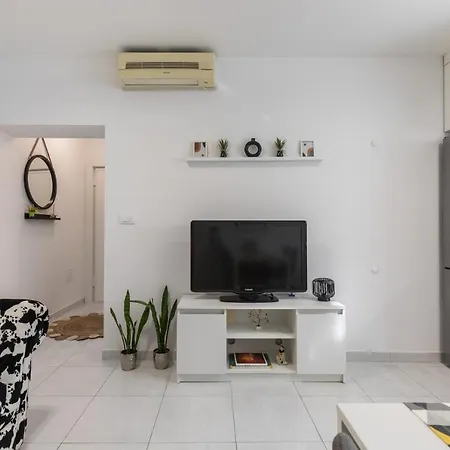 Apartment Cool *
